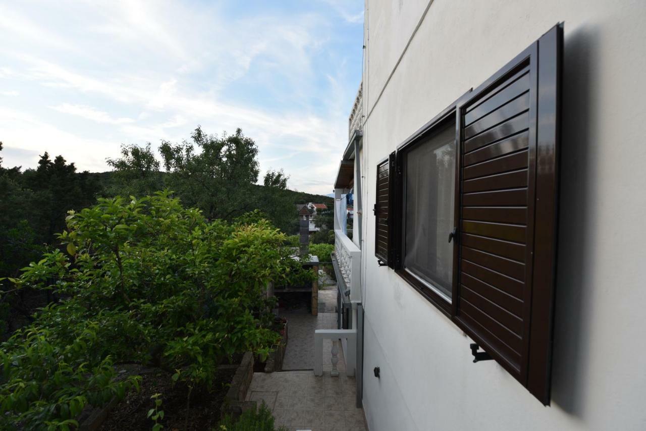 Apartmani Marko Gdinj Extérieur photo